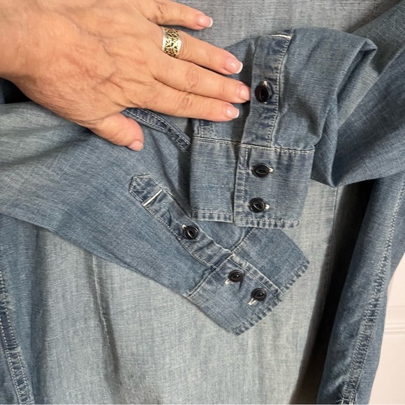 TRUE RELIGION UTILITY WOVEN SHIRT IN CHAMBRAY - Picture 8 of 15